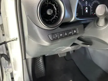 TOYOTA C-HR 2.0 Plug-in Hybrid ACC AUT LED Navi Virtual