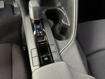 TOYOTA C-HR 2.0 Plug-in Hybrid ACC AUT LED Navi Virtual