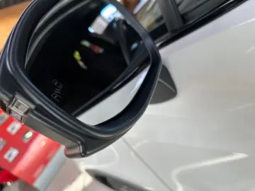 TOYOTA C-HR 2.0 Plug-in Hybrid ACC AUT LED Navi Virtual