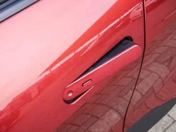 TOYOTA C-HR 2.0 Plug-In Hybrid Teamplayer Technik Paket