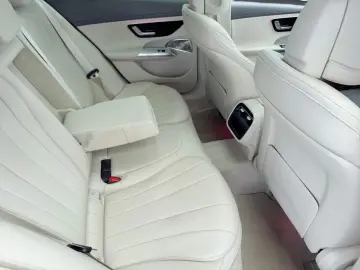 MERCEDES-BENZ E 300 de AVANTG.  Beige Int  AIRMATIC &hellip;