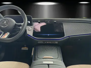 MERCEDES-BENZ E 200 d AMG Pano AHK Memory DISTR 360