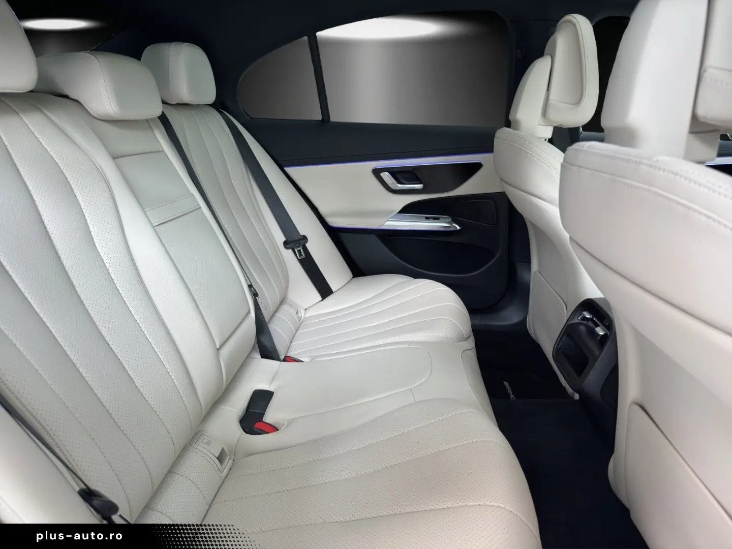 MERCEDES-BENZ E 200 d AMG Pano AHK Memory DISTR 360