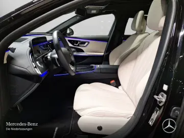 MERCEDES-BENZ E 200 AMG Prem  PANO HUD DISTR HUD Bur4D MBUX