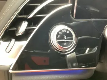 MERCEDES-BENZ E 200 Limousine AMG SUPERSCREEN DIGITAL 360