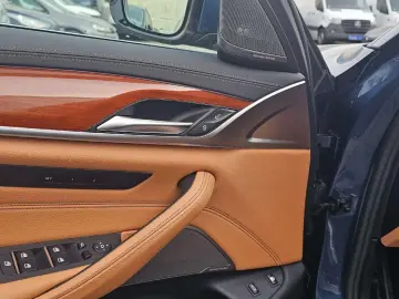 BMW 530 530 e xDrive Luxury Line