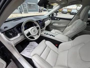 VOLVO XC60 Ultimate Bright Plug-In Hybrid T8