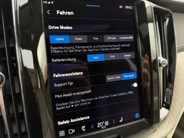 VOLVO XC60 Ultimate Bright Plug-In Hybrid T8