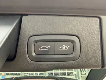 VOLVO XC60 Ultimate Bright Plug-In Hybrid T8