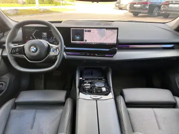 BMW 520d Limousine HUD H&K Sitzebelüftung 360