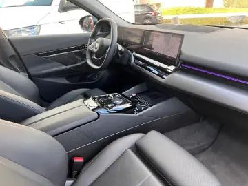 BMW 520d Limousine HUD H&K Sitzebelüftung 360