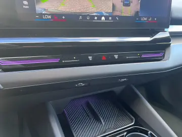 BMW 520d Limousine HUD H&K Sitzebelüftung 360