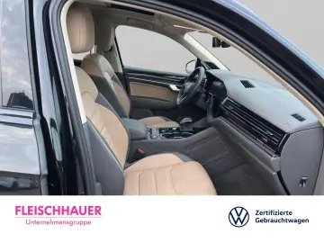 VW Touareg TDI 4Motion R-Line V6 DSG LEDER PANO