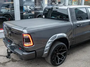 DODGE RAM Limited Night 5.7l Luft LPG ACC