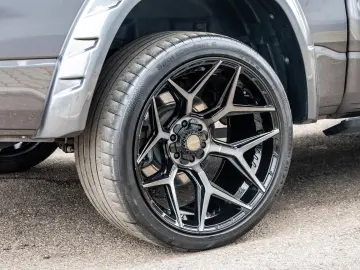 DODGE RAM Limited Night 5.7l Luft LPG ACC