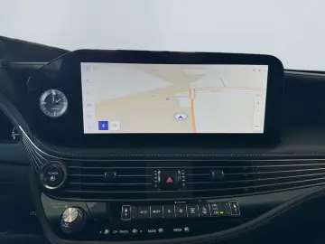 LEXUS LS 500 h E-FOUR Executive Line  Luftfeder HUD 36