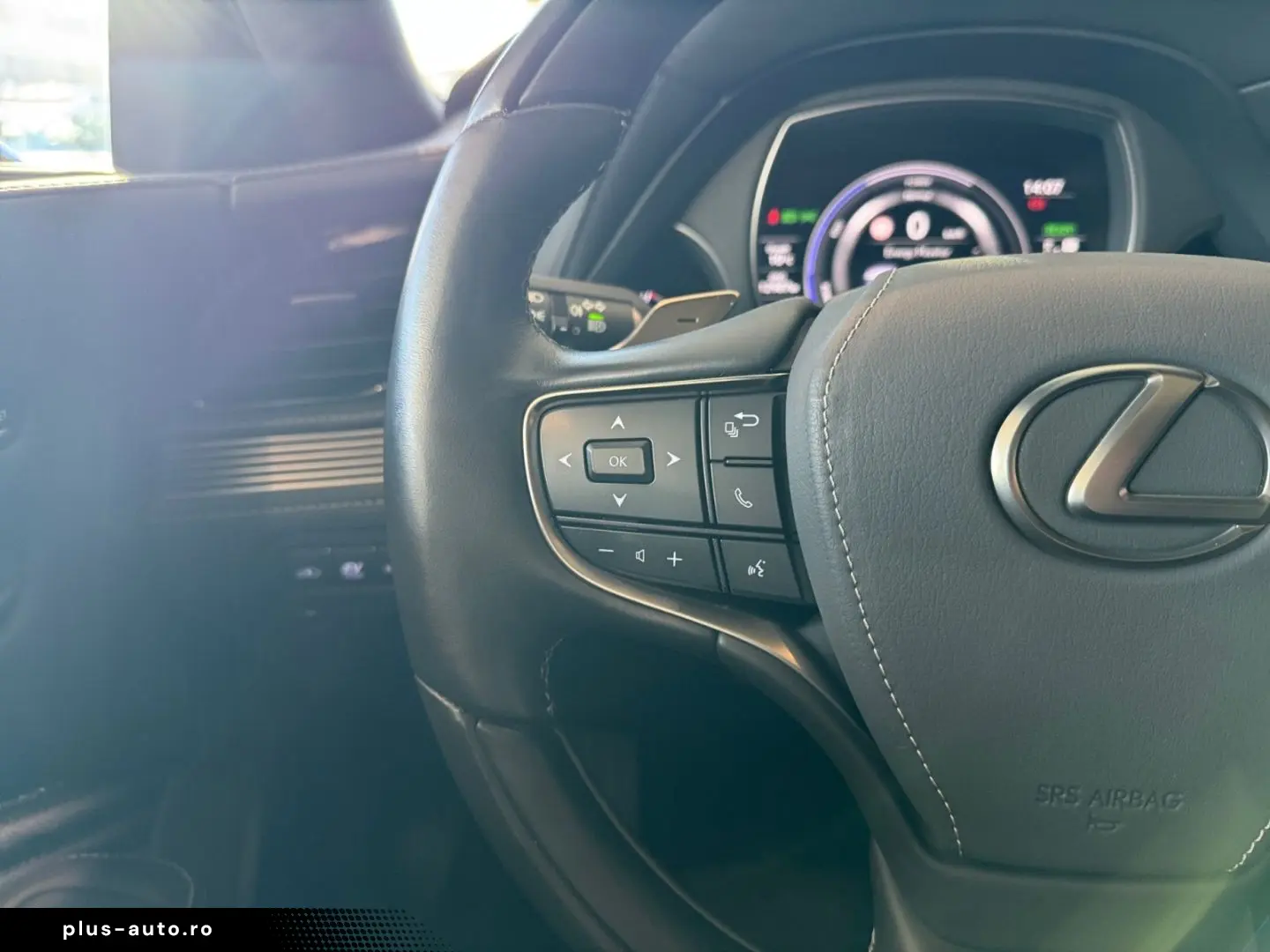 LEXUS LS 500 h E-FOUR Executive Line  Luftfeder HUD 36