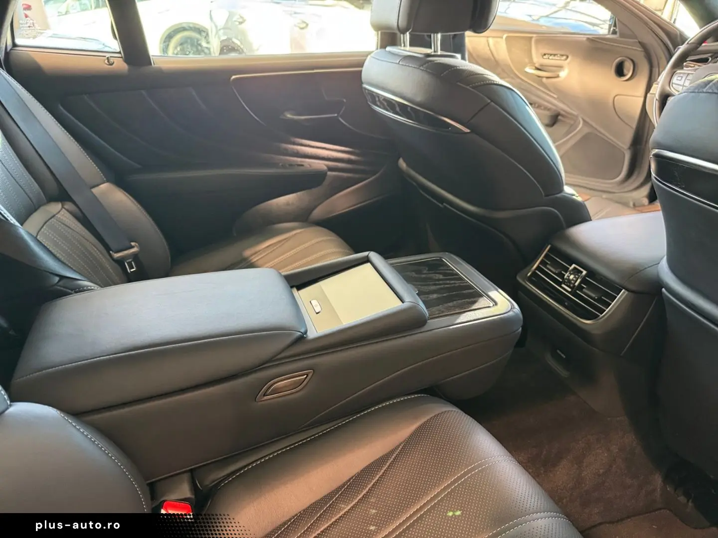 LEXUS LS 500 h E-FOUR Executive Line  Luftfeder HUD 36
