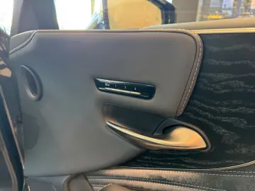 LEXUS LS 500 h E-FOUR Executive Line  Luftfeder HUD 36