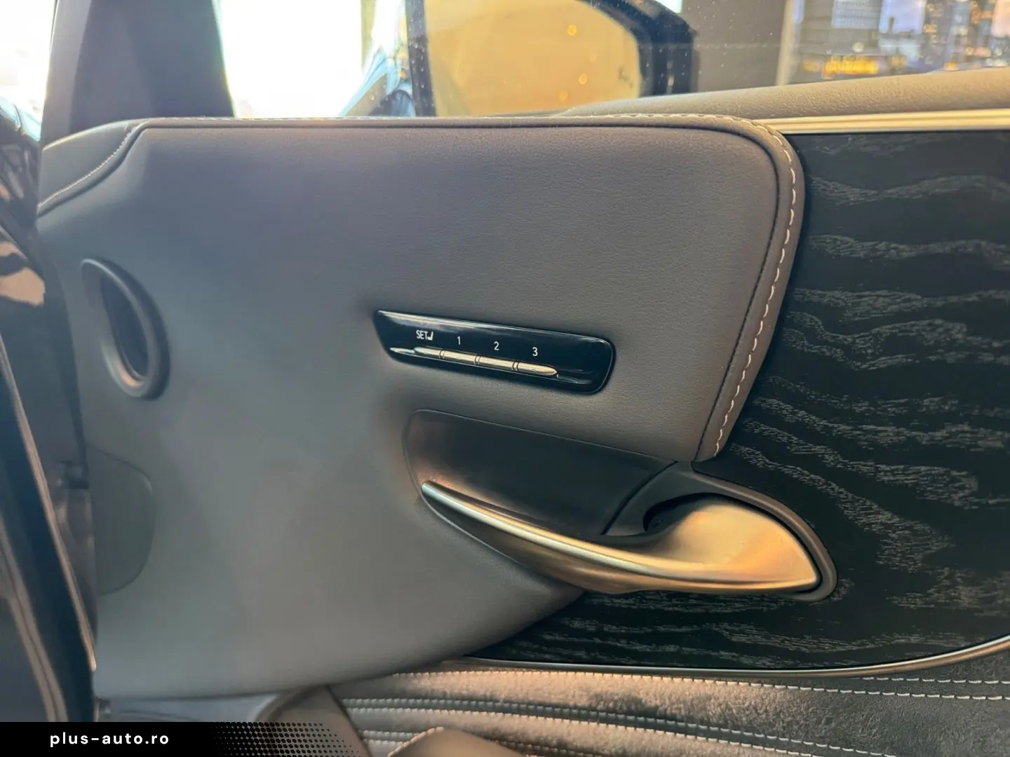 LEXUS LS 500 h E-FOUR Executive Line  Luftfeder HUD 36