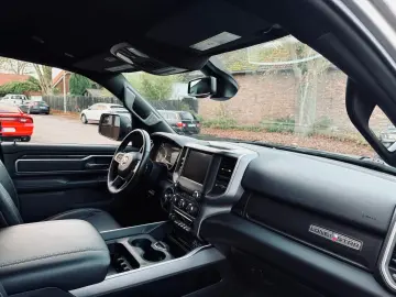 DODGE V8 AHK NAVI LONGBED OFFROAD ALCANTARA LIFT LED