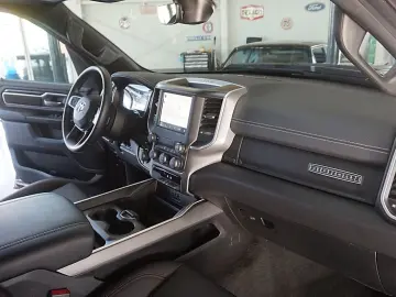 DODGE RAM 1500 HEMI V8eTorque Crew_Cab hoch-breit AHK