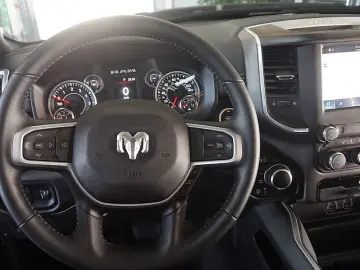 DODGE RAM 1500 HEMI V8eTorque Crew_Cab hoch-breit AHK