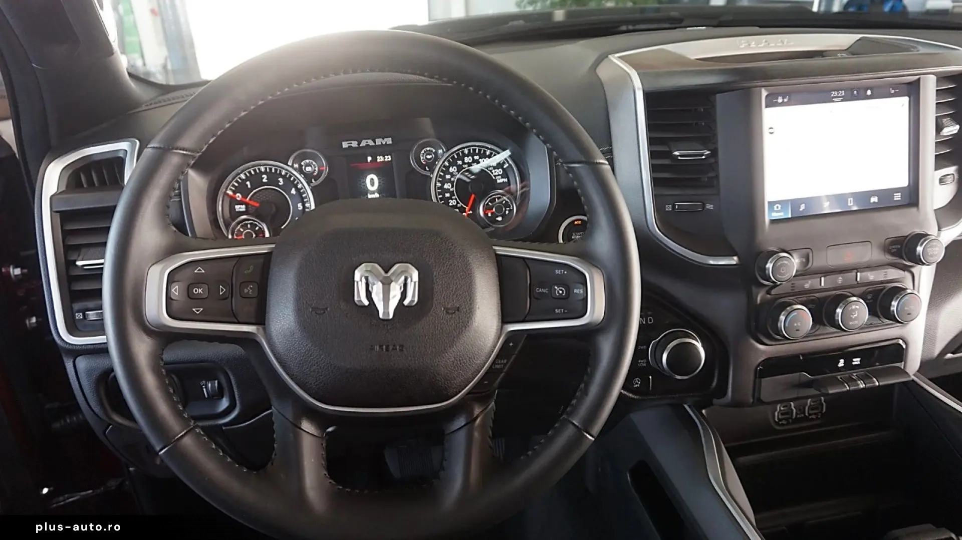 DODGE RAM 1500 HEMI V8eTorque Crew_Cab hoch-breit AHK