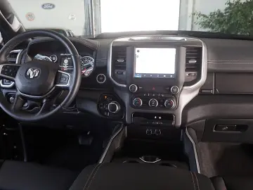 DODGE RAM 1500 HEMI V8eTorque Crew_Cab hoch-breit AHK