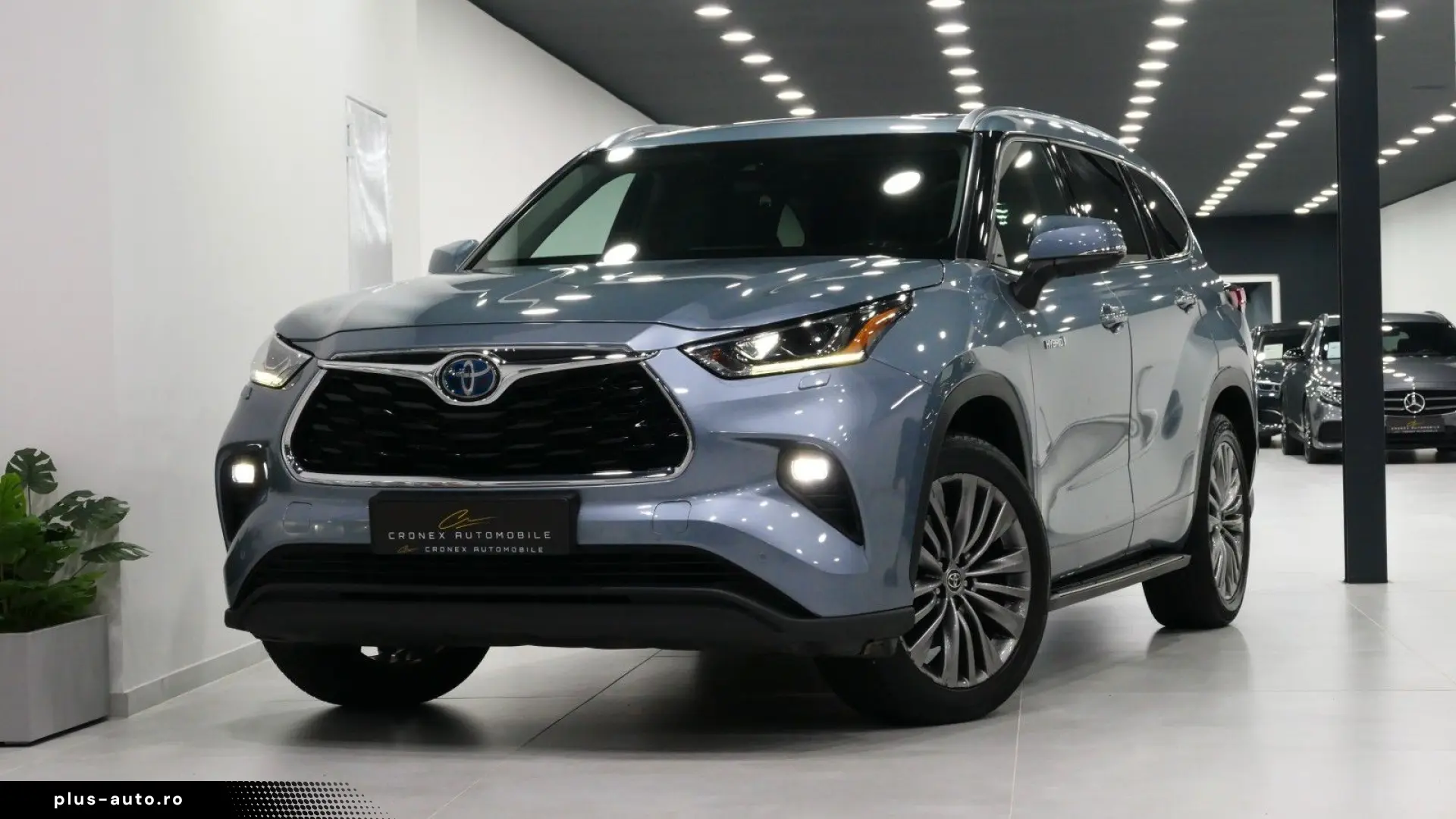 TOYOTA Highlander 2.5 Hybrid Luxury 7-Sitzer Pano ACC