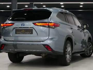 TOYOTA Highlander 2.5 Hybrid Luxury 7-Sitzer Pano ACC