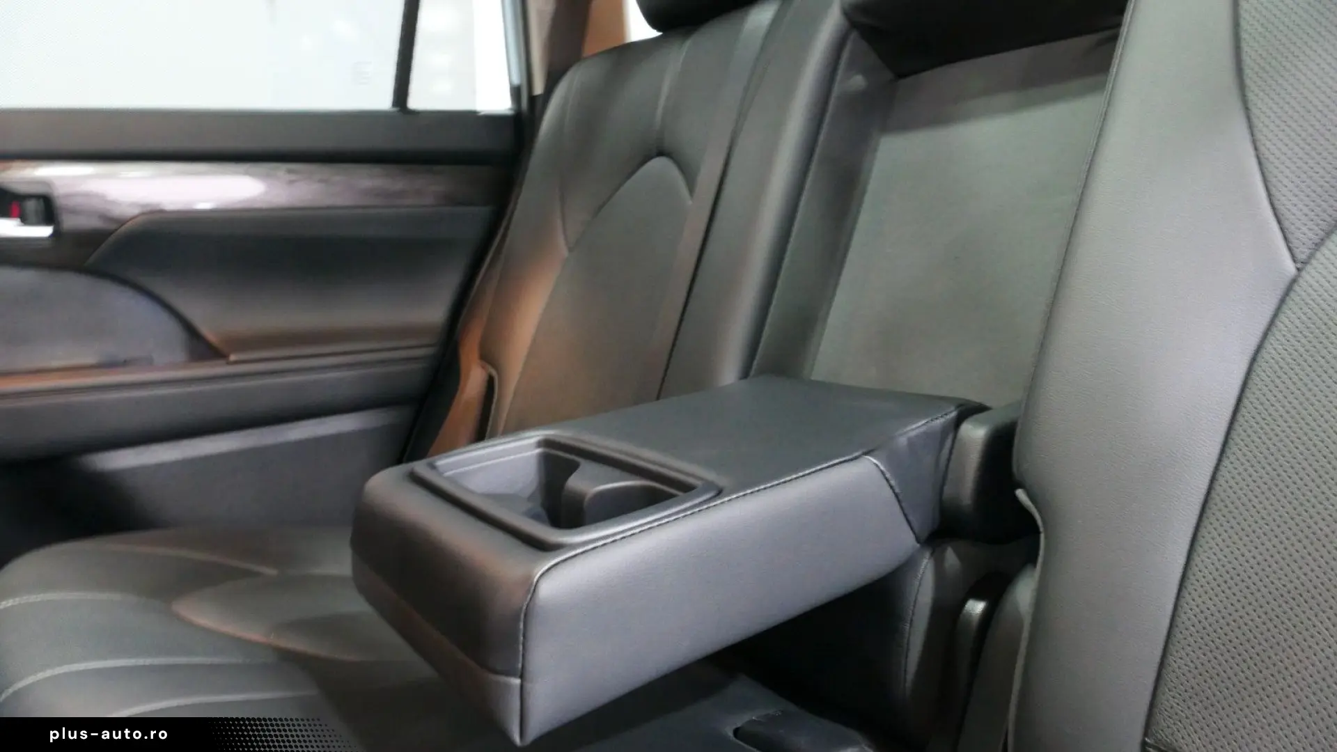 TOYOTA Highlander 2.5 Hybrid Luxury 7-Sitzer Pano ACC