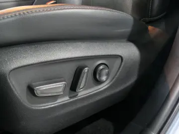 TOYOTA Highlander 2.5 Hybrid Luxury 7-Sitzer Pano ACC