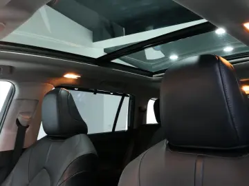 TOYOTA Highlander 2.5 Hybrid Luxury 7-Sitzer Pano ACC