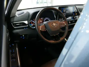TOYOTA Highlander 2.5 Hybrid Luxury 7-Sitzer Pano ACC