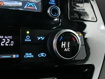 TOYOTA Highlander 2.5 Hybrid Luxury 7-Sitzer Pano ACC