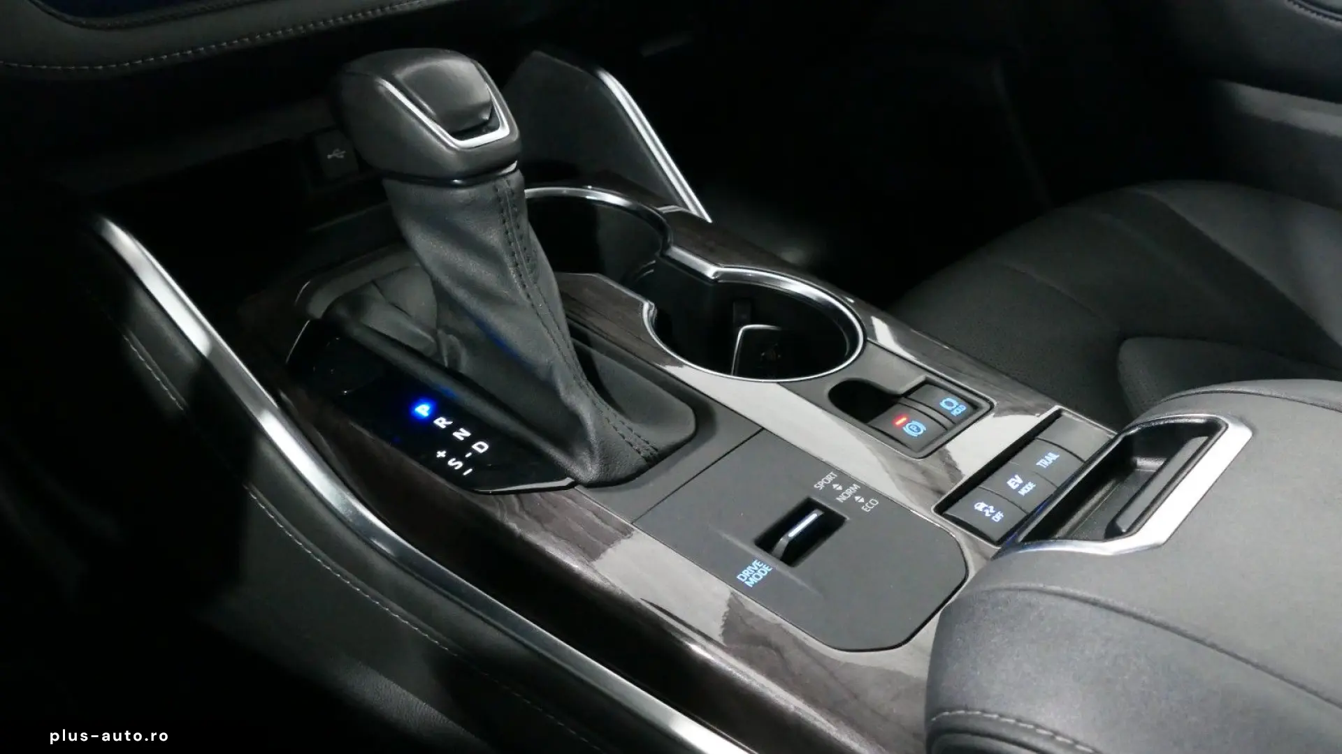 TOYOTA Highlander 2.5 Hybrid Luxury 7-Sitzer Pano ACC