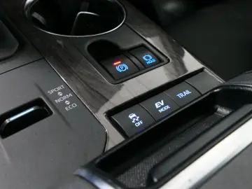 TOYOTA Highlander 2.5 Hybrid Luxury 7-Sitzer Pano ACC