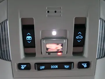 TOYOTA Highlander 2.5 Hybrid Luxury 7-Sitzer Pano ACC