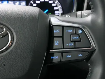 TOYOTA Highlander 2.5 Hybrid Luxury 7-Sitzer Pano ACC