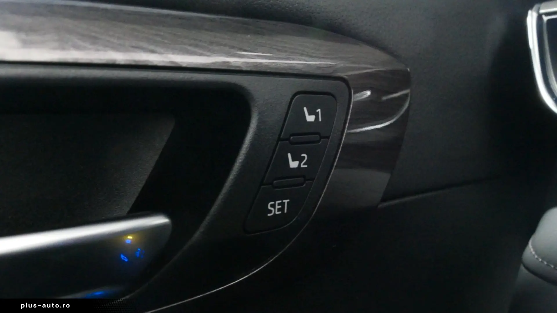 TOYOTA Highlander 2.5 Hybrid Luxury 7-Sitzer Pano ACC