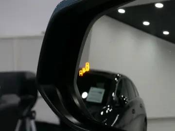 TOYOTA Highlander 2.5 Hybrid Luxury 7-Sitzer Pano ACC