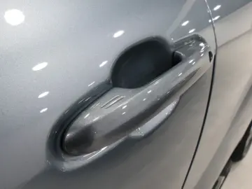 TOYOTA Highlander 2.5 Hybrid Luxury 7-Sitzer Pano ACC