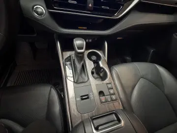 TOYOTA Highlander Hybrid Luxury  HUD 7-Sitze