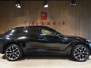 ASTON MARTIN DBX 4.0 V8 Sportabgas Body Pack Black 22 Zoll