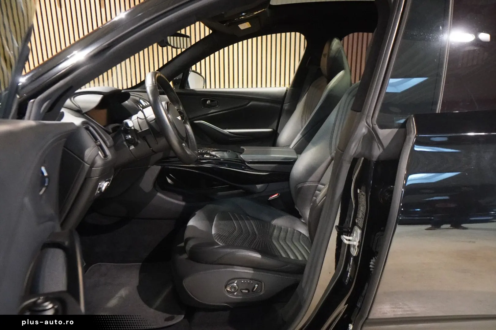 ASTON MARTIN DBX 4.0 V8 Sportabgas Body Pack Black 22 Zoll