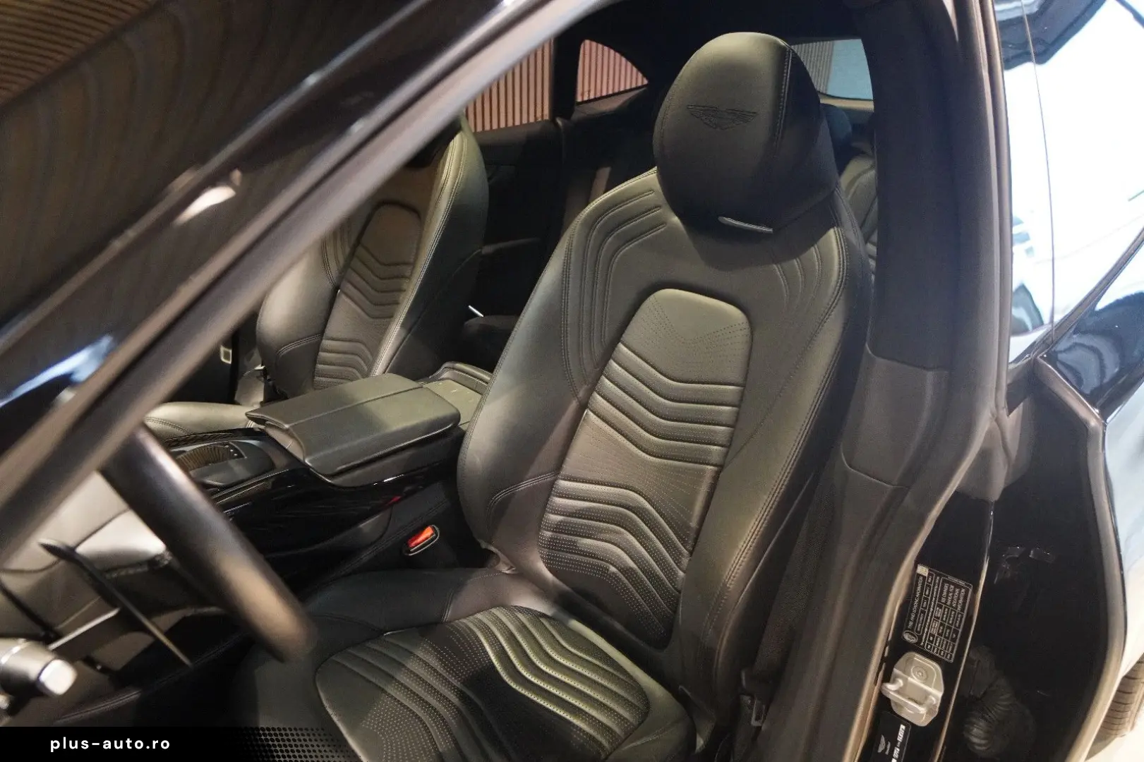 ASTON MARTIN DBX 4.0 V8 Sportabgas Body Pack Black 22 Zoll