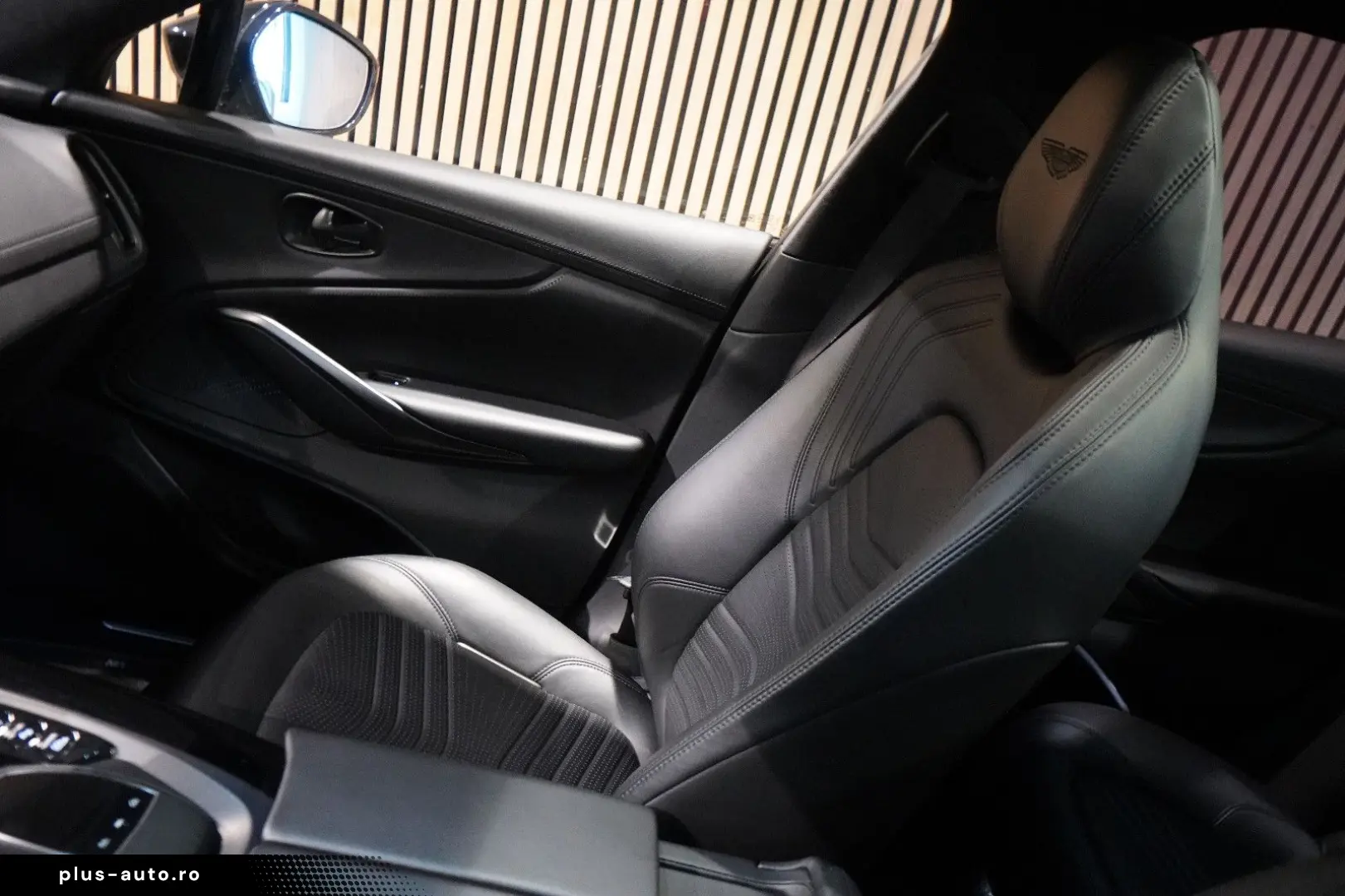 ASTON MARTIN DBX 4.0 V8 Sportabgas Body Pack Black 22 Zoll