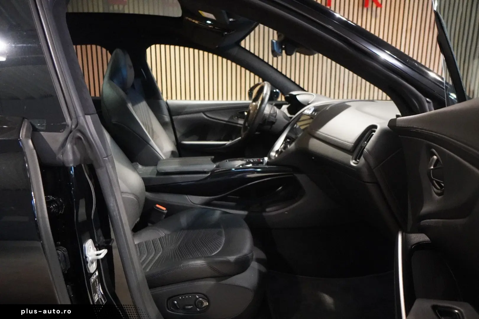 ASTON MARTIN DBX 4.0 V8 Sportabgas Body Pack Black 22 Zoll