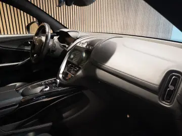 ASTON MARTIN DBX 4.0 V8 Sportabgas Body Pack Black 22 Zoll